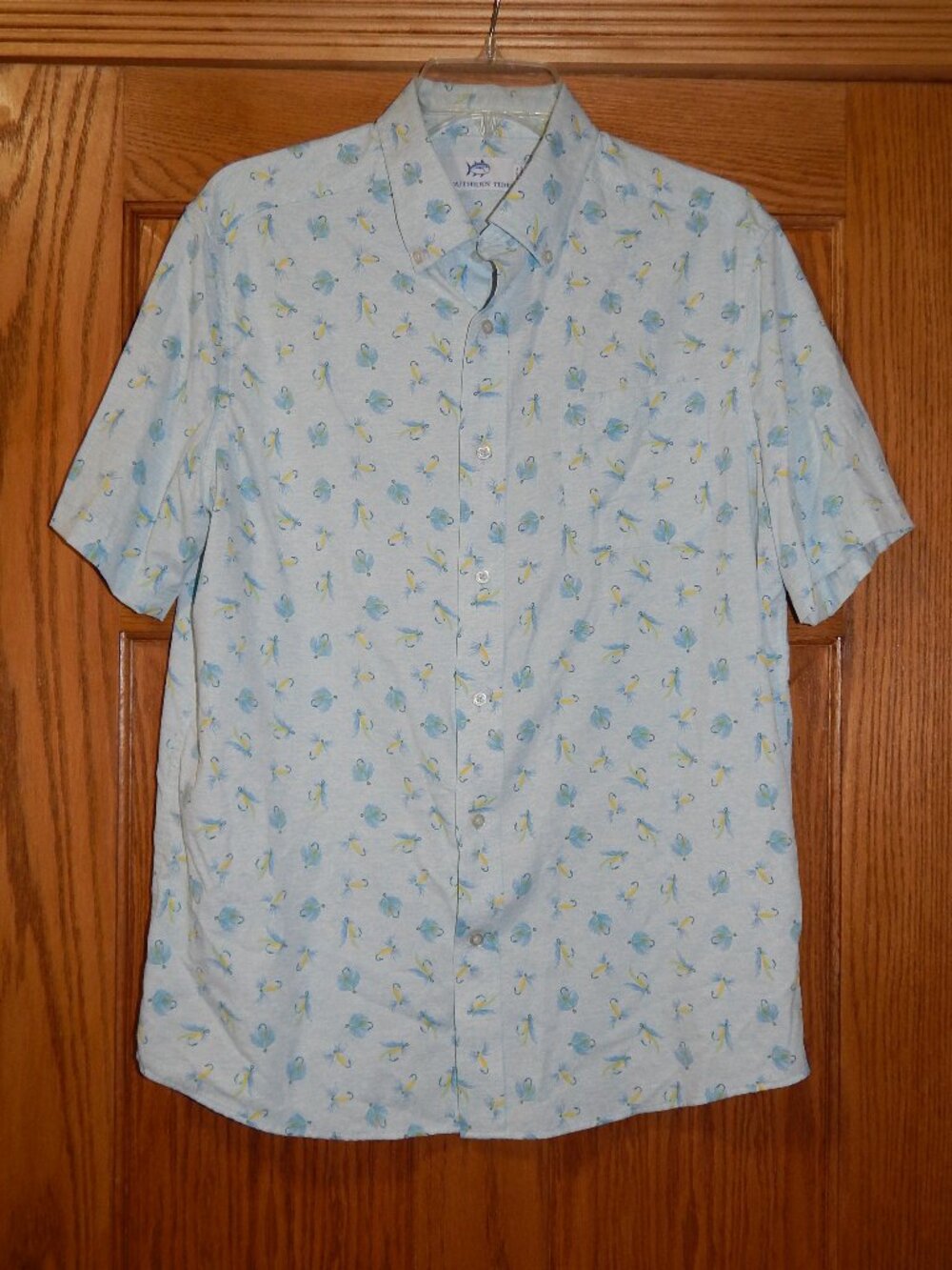 Men's Size Medium M Southern Tide Fly Fishing Lure Performance Button Down Shirt